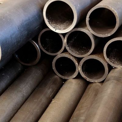 57 325 mm Steel API Oil Well Seamless Grade L80 Casing Pipe with Plastic Pipe Cap